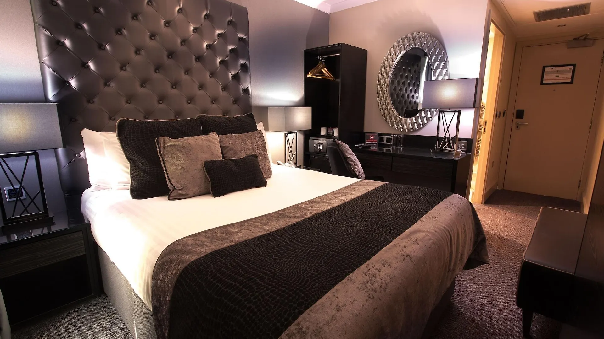 The Continental Hotel, Heathrow Hounslow Hotel