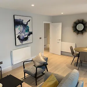 Apartment Heathrow North By Charles Hope, Hounslow