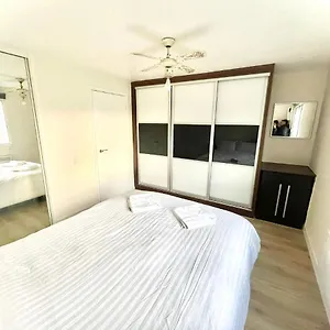 Apartment Spacious & Pristine Ground Floor Flat Nr. Heathrow, Hounslow