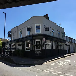 Hotel The Bridge